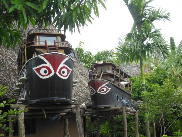 Boat bird house at Mekong Lodge
